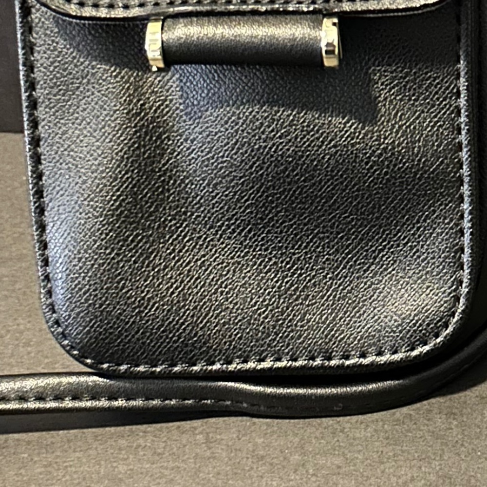 Tutilo New York 4 x 7in  Black Crossbody Purse